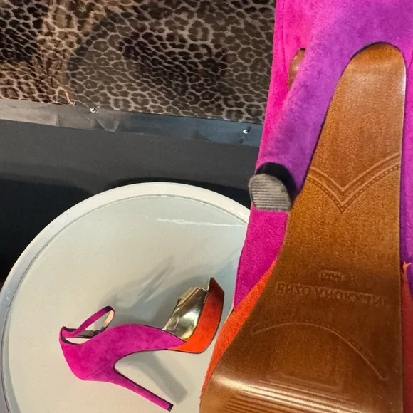 Enzo Angiolini peep-toe platform pump Luxurious Suede - Picture 3 of 5